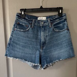 Abercrombie 90s relaxed cutoff high rise  shorts size 28